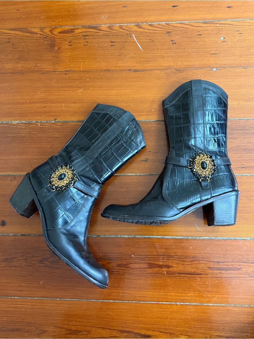 Vintage Stuart Weitzman Croc Embossed Leather Medallion Western Boot Sz 9.5 ❤️🍄
